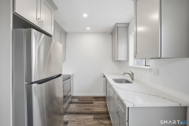 Building Photo - 151 Shelter Rock Rd