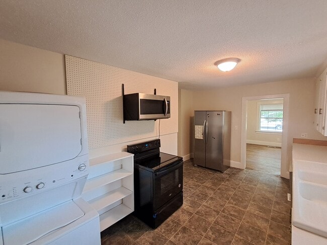 Building Photo - 1209 S Greene St