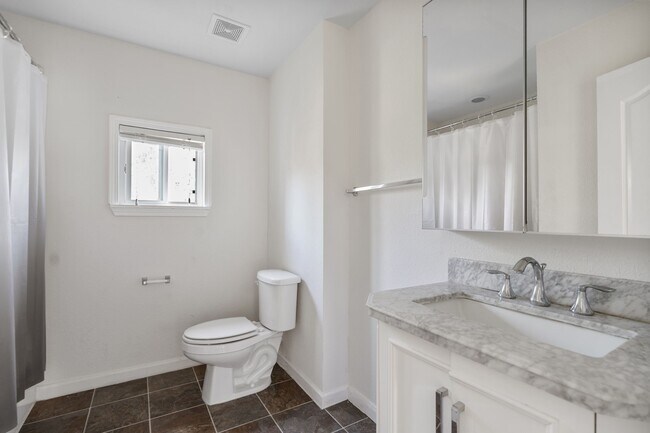 Building Photo - 18102 Clayton Bluff Ln