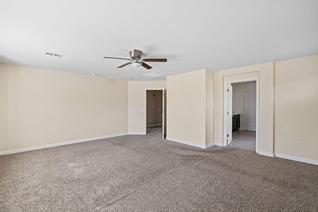 Building Photo - This very popular 2-story home floor plan ...