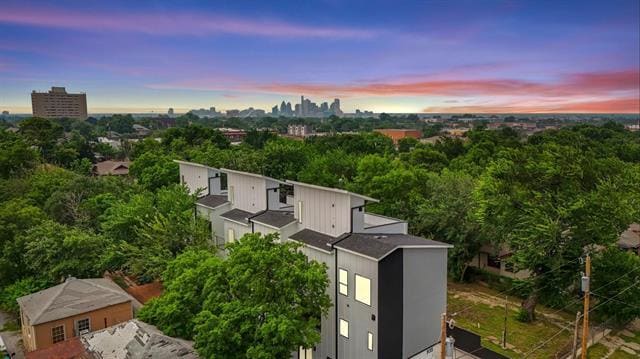 Building Photo - 935 W Twelfth St