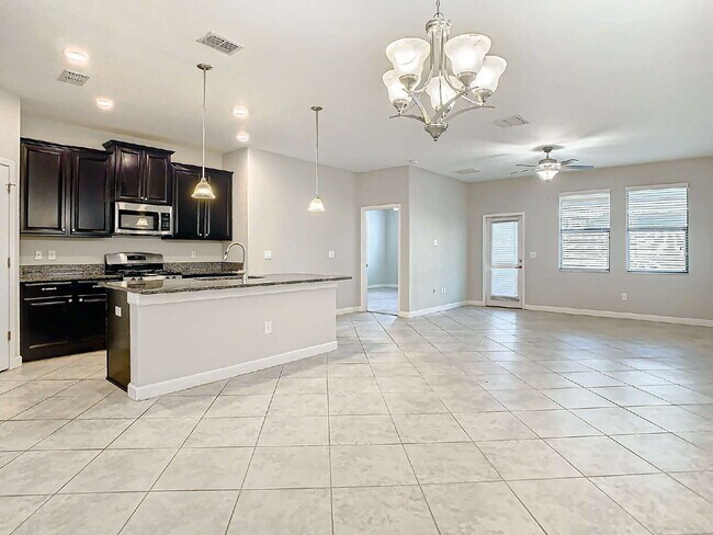 Building Photo - 925 Terra Vista St