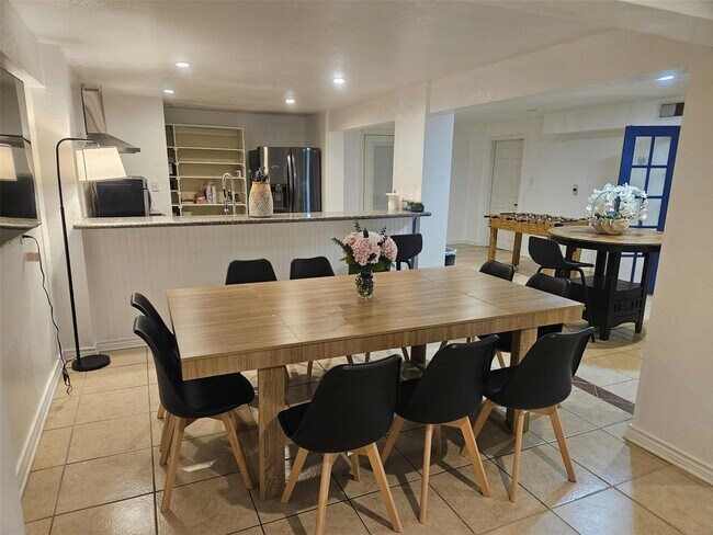 Building Photo - 812 Marlin St