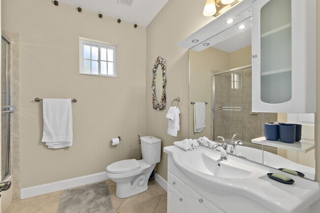 Building Photo - 7 Edgemont Pl