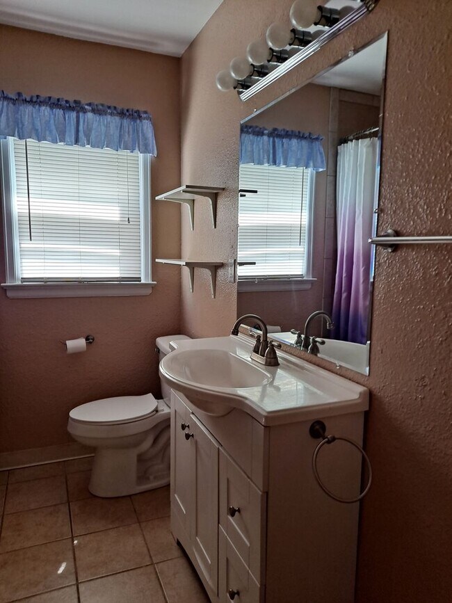 Building Photo - ALL PROSPECTIVE TENANTS MUST SUBMIT A $58 ...