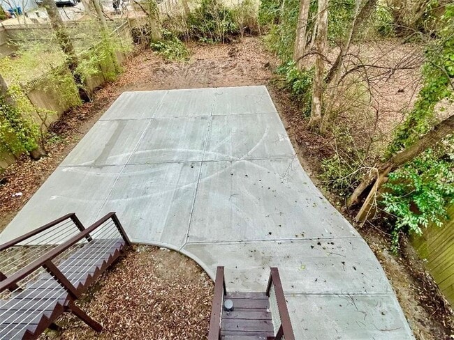 Building Photo - 287 MacKenzie Dr NE