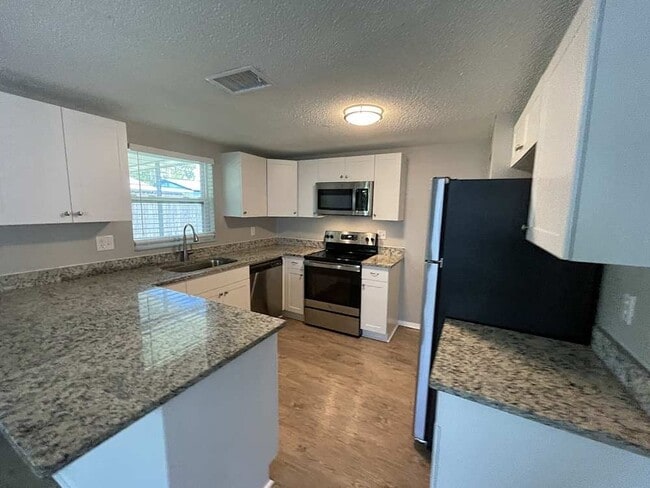 Primary Photo - 2466 SW 34th Ave