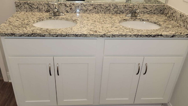 Building Photo - "Spacious 4-Bedroom Retreat with Modern Gr...