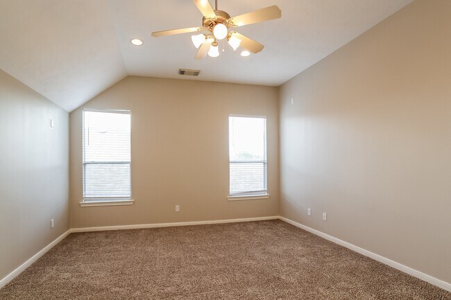Building Photo - 20746 Oakhurst Trails Dr