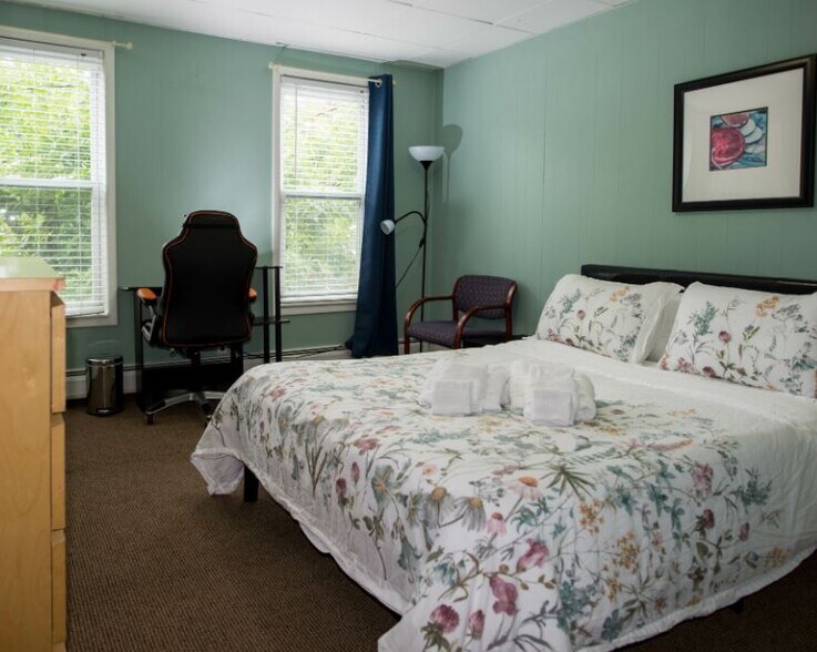 Building Photo - 42 Everett St