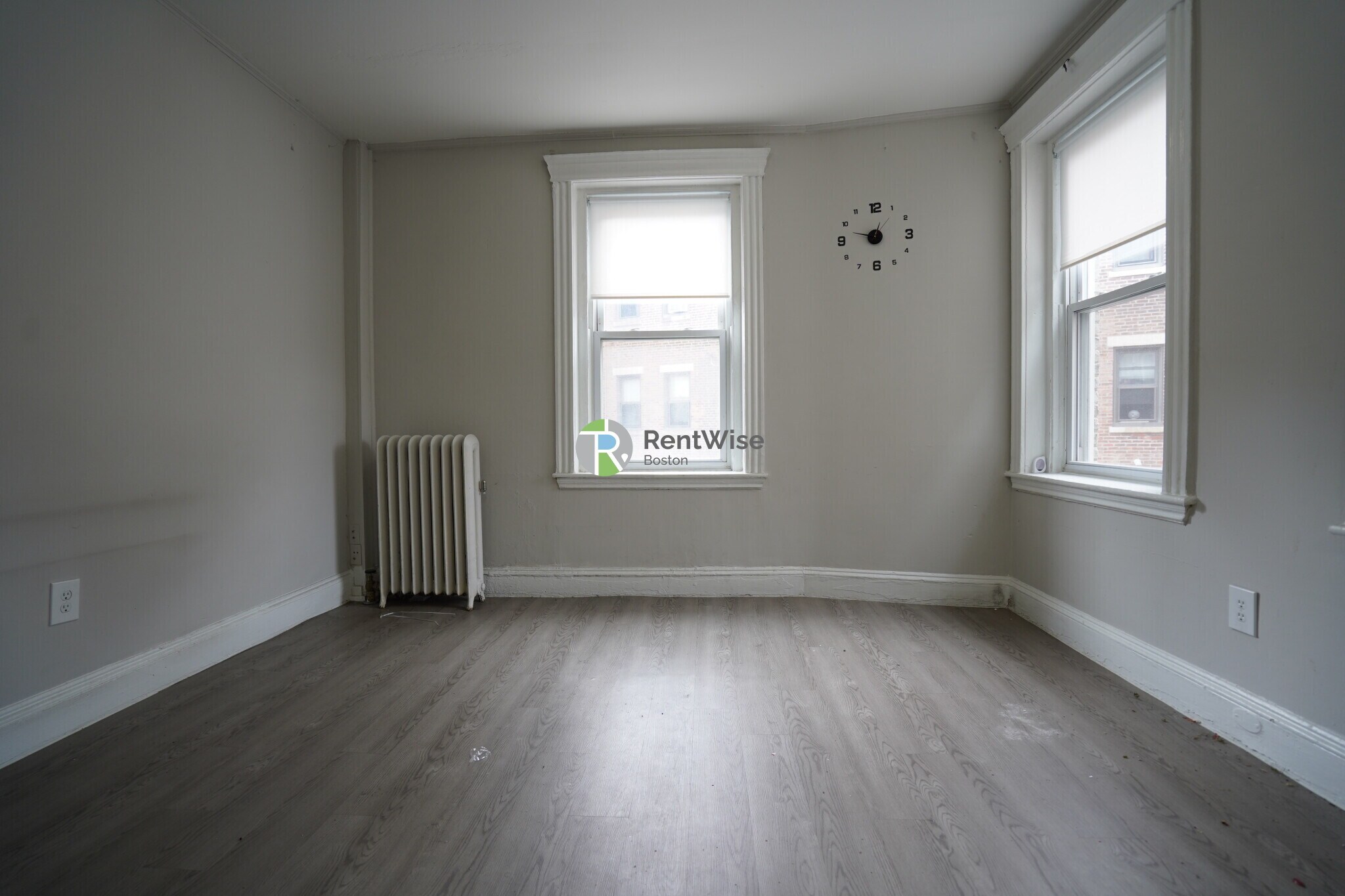 Building Photo - 368 Riverway