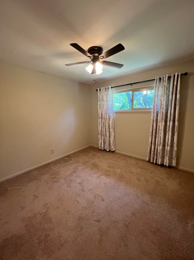 Building Photo - 7119 Pleasants Valley Rd