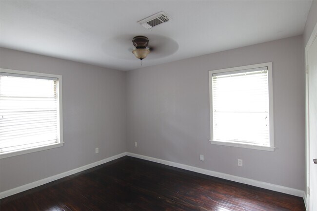 Building Photo - 7941 Longridge Dr