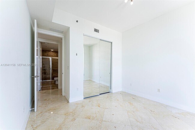 Building Photo - 15901 Collins Ave