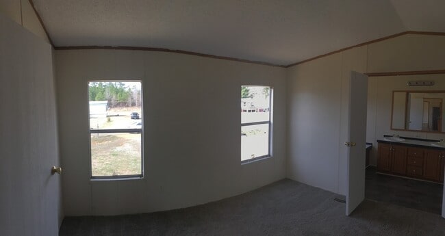 Building Photo - Newly remodeled 3 BDR / 2 BA Home