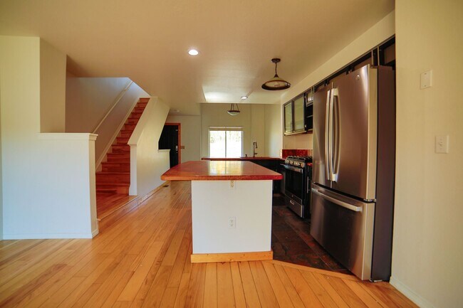 Building Photo - Flexible lease terms! Move in Special!  Wa...