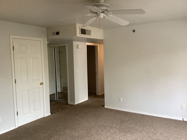 Building Photo - Beautiful 2 Bedroom, 2 Bath Condominium in...