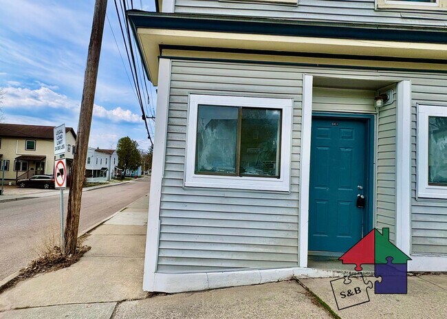 Building Photo - 94 Malletts Bay Ave