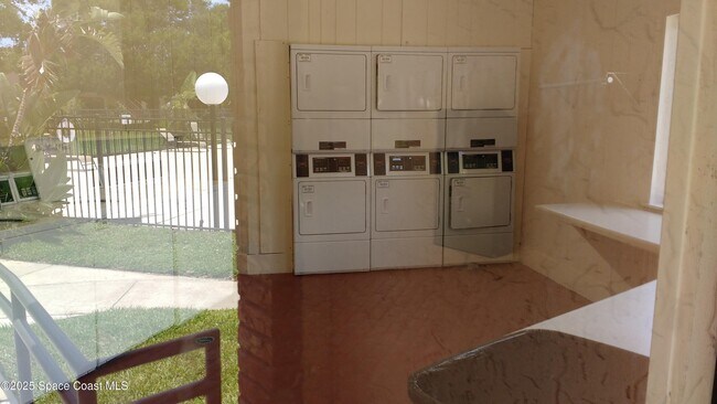 Building Photo - 215 San Juan Cir