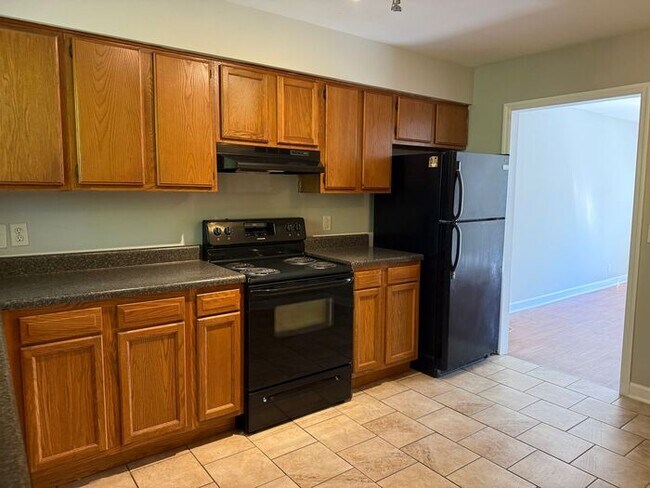 Building Photo - Inglewood Duplex Available Now!