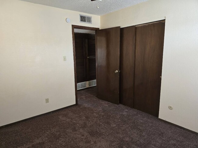 Building Photo - 3540 Breckenridge Dr