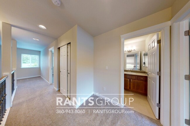 Building Photo - 3 Car Garage! Private Beach Access! Fantastic Location! I5 & shopping only 5 minutes away!