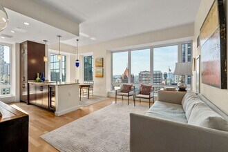 Building Photo - 400 Stuart St