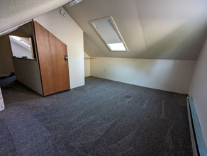 Building Photo - 1220 SW E Ave