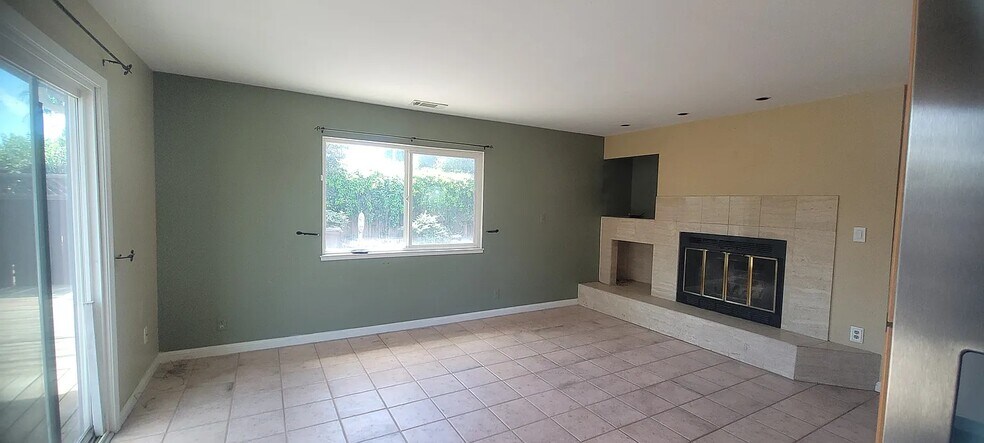 Building Photo - 4120 Cristobal Way