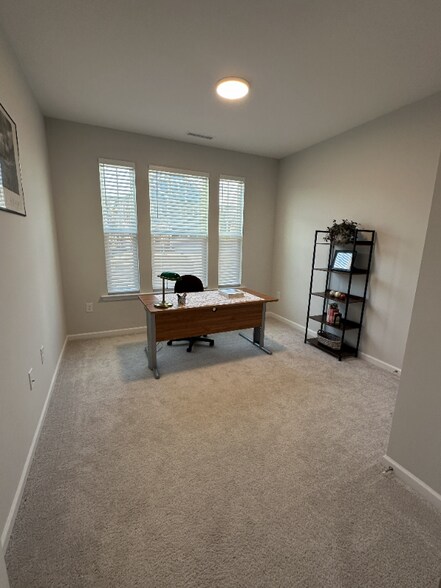 Building Photo - 2430 Field Poppy Dr