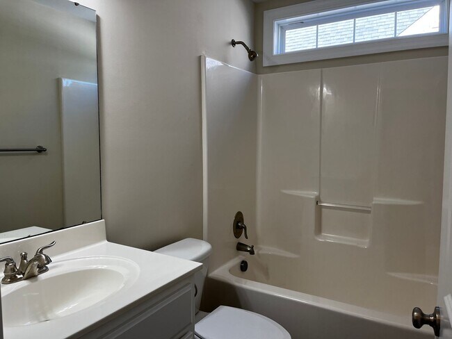 Building Photo - Don't miss this beautiful home in desirable Brice's Crossing