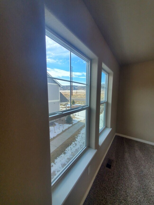 Building Photo - Updated 3 Bedroom Townhouse Across From Horsetooth Reservoir!