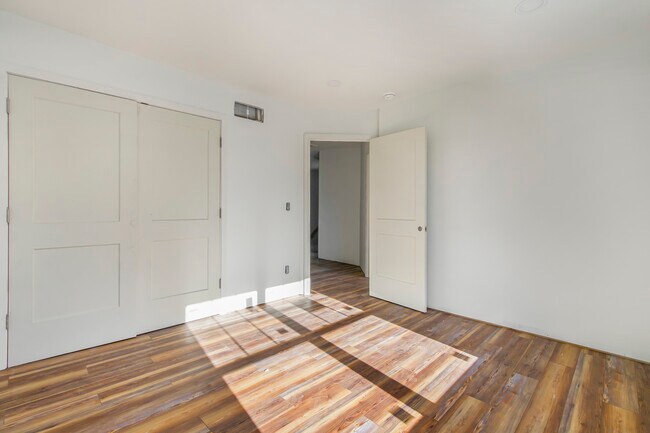 Building Photo - 624 Spring