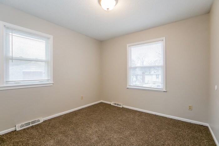 Building Photo - 9744 NW Overhill Dr