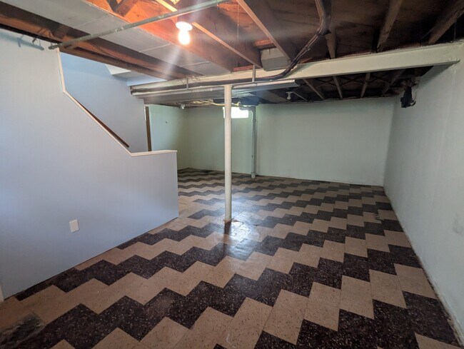 Main Basement - 18407 Lennane