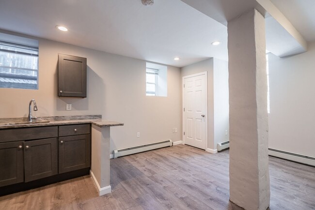 Building Photo - 9 Veto St