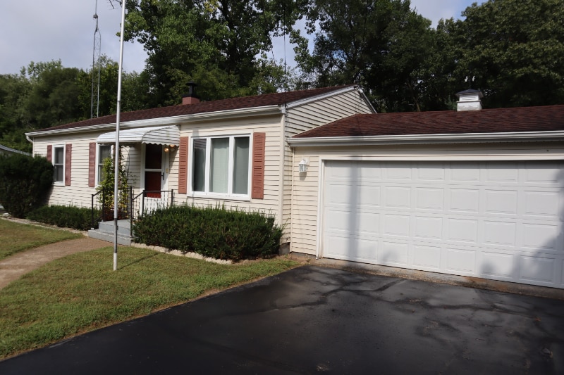 Building Photo - 275 Viking Dr