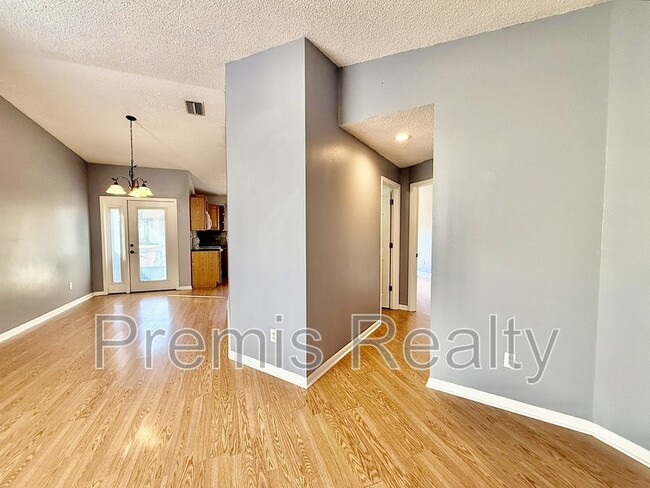 Building Photo - 747 Brook St NE