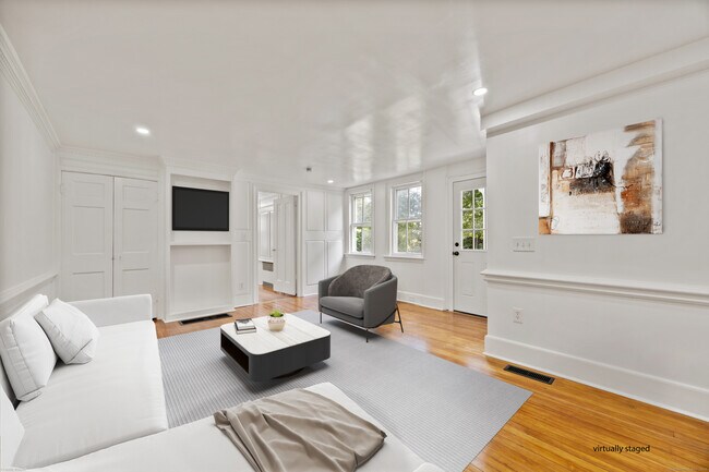 Building Photo - 2921 Nichols Ave