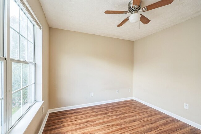 Building Photo - Spacious 4BR House in Lawrenceville