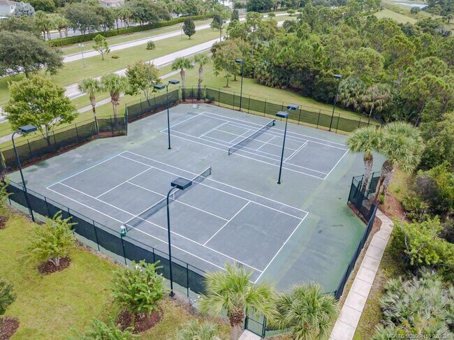 Building Photo - 356 SE Bloxham Way