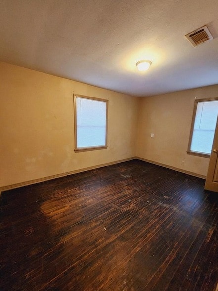 Building Photo - 605 Olive St