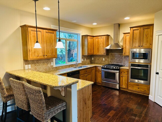 Building Photo - Beautiful Custom Felida Home