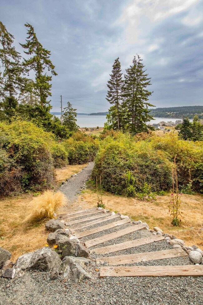 Building Photo - Furnished Greenbank Home with Water View and Bocce Ball!