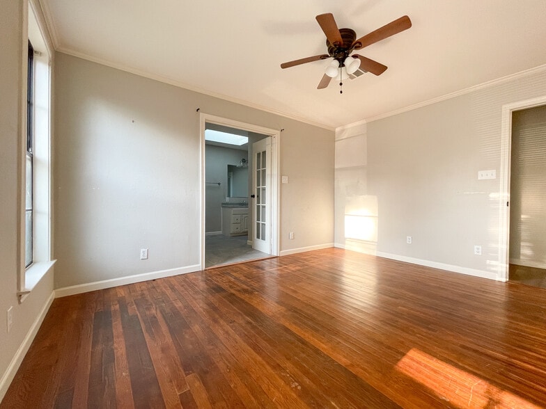 Building Photo - 207 N Bermuda St