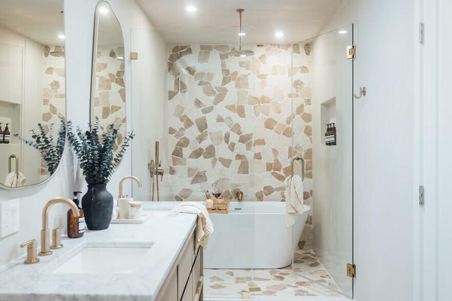 Building Photo - 4866 Hillside Dr