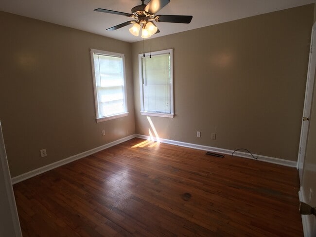 Building Photo - 307 32nd E Pl