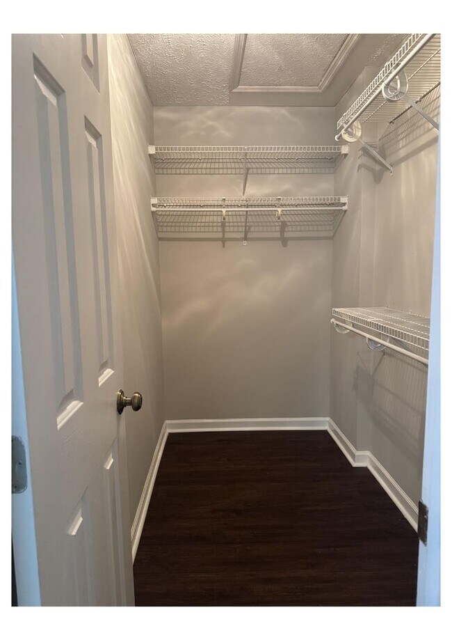 Building Photo - Spacious 2-Bedroom, 2-Bathroom Apartment in Fayetteville