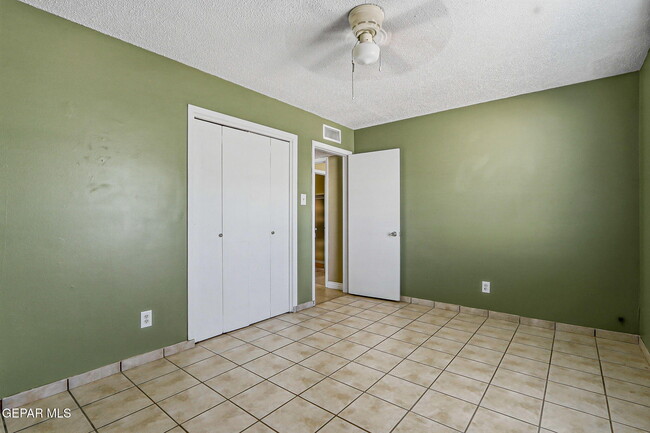 Building Photo - 6613 Escondido Dr