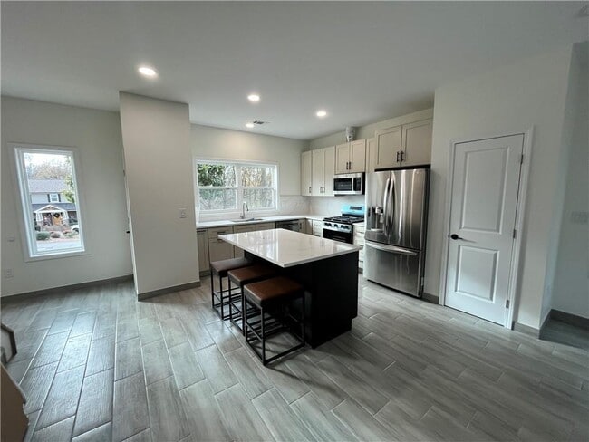 Building Photo - 4500 Kings Lake Dr